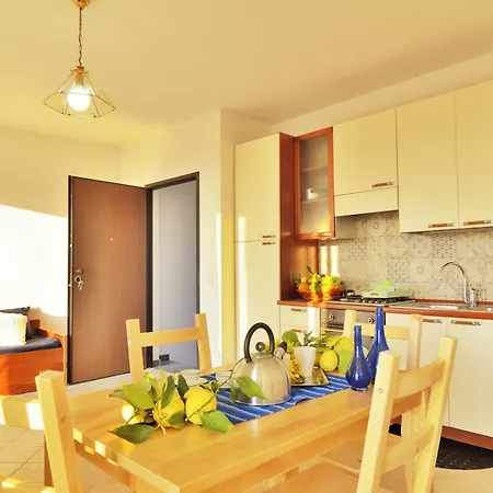 레몬 플랫 4* 소렌토